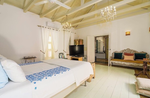 Deluxe Double Room with Kingsize Bed at Villa Tokara