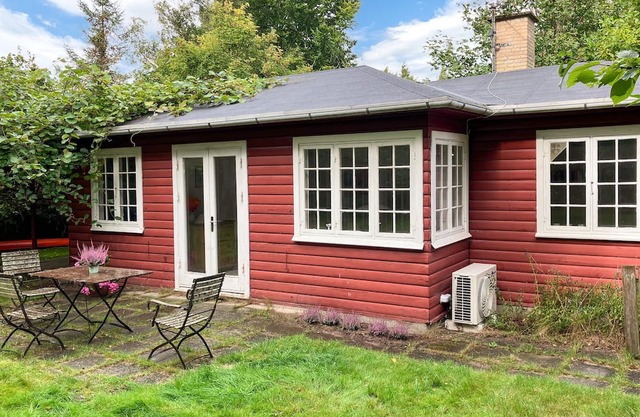 Lovely home in Hundested with WiFi
