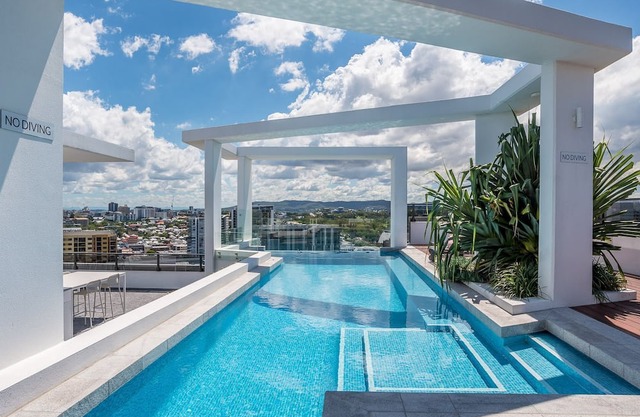 Bright Bowen Hills Apartment, Close to City Life