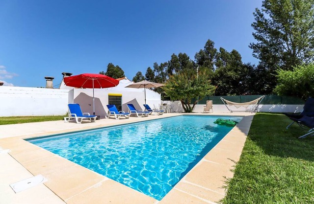 Casa do Azal – House with Pool, Near the Town