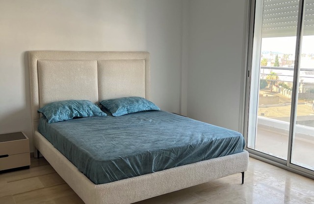 Cool 2-bedroom apartment with AC in Bou Mhel el-Bassatine