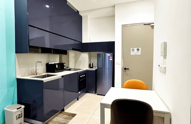 5 minutes to Bukit Bintang! Couple studio Apartment/Infinity pool/Metro station.
