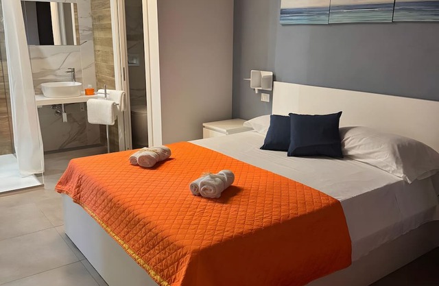 Room 104 at 'Le Saline Rooms Marzamemi' Wi-Fi and Air Conditioning