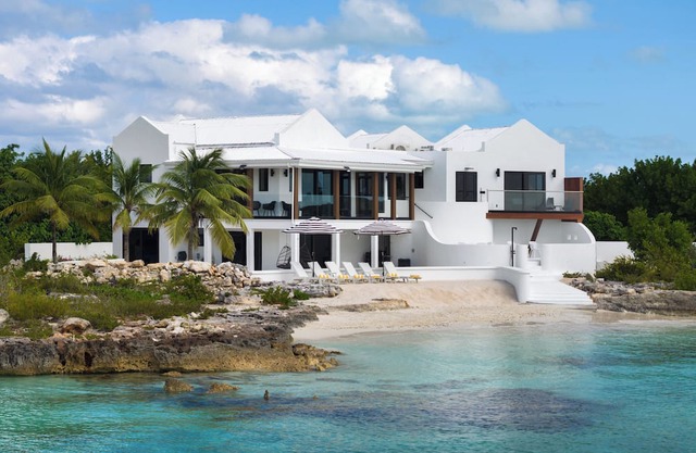 Oceanfront Bliss-3BR Escape