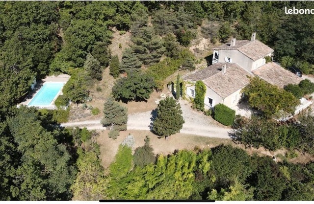Large family home with swimming pool in the heart of Drôme provençale