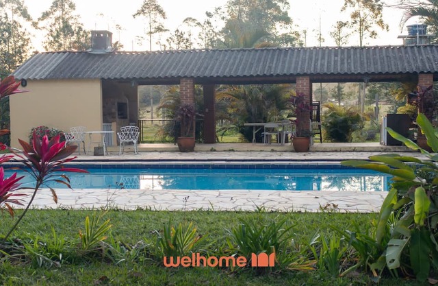Sitio em Sarapui com piscina e campo de futebol