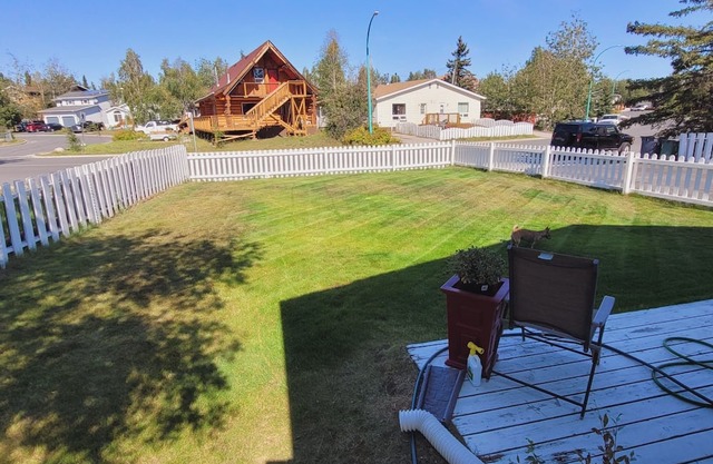 Forrest Park Secluded Backyard Nature Retreat with Private Trails Aurora Lights