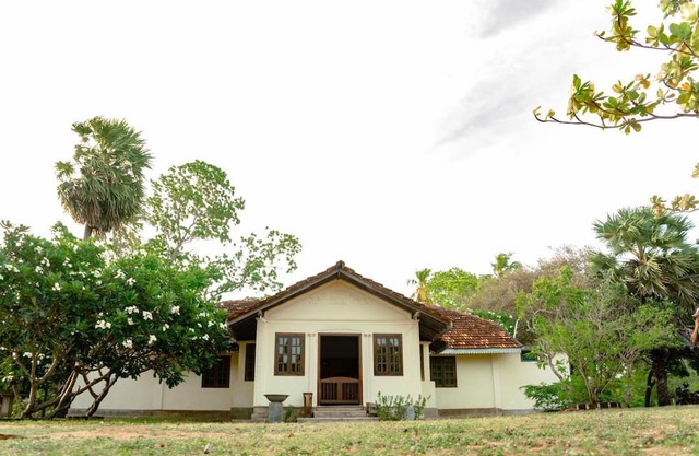 Surya Lagoon Village-Lovely 4-bedroom villa in Nilaveli with WiFi and AC