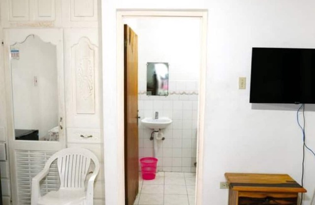Rustic Ragga studio apt St Thomas