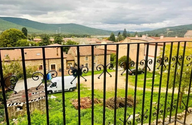 Homerez - Charming House in Vinuesa with Garden View