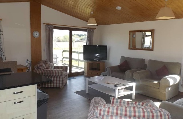 Spacious 3 bedroom lodge at Avonvale Holiday Lodge