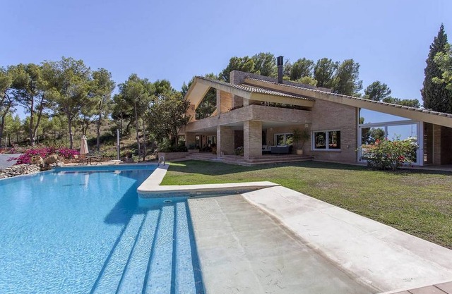 House with iconic design