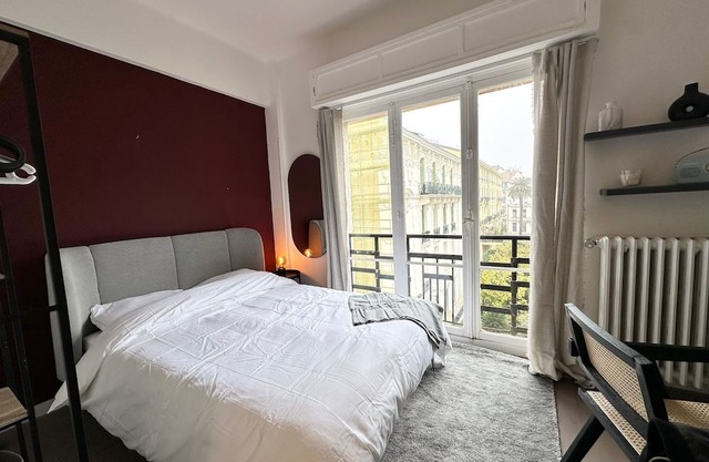 Beautiful renovated studio carré d'or