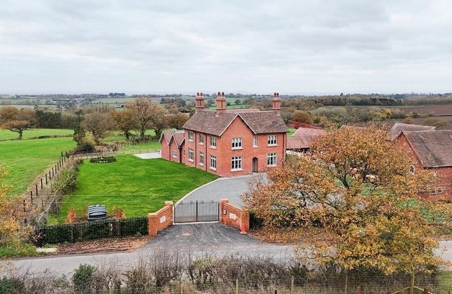 Cobley Hill Farm - Sleeps 24