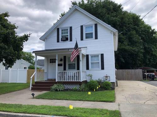Glens Falls home close to Lake George, Saratoga and memories!