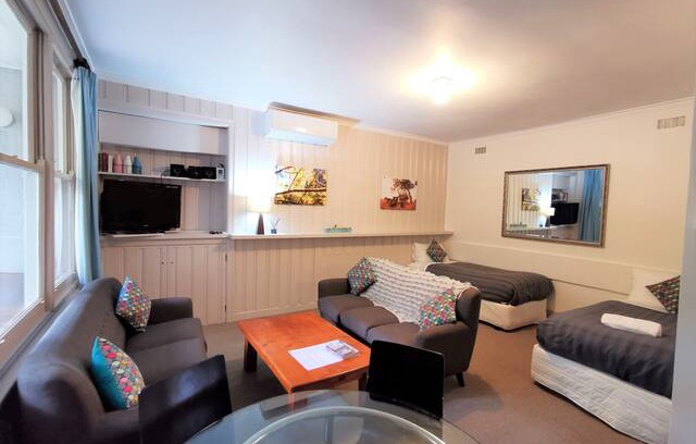 Bright Apartment | Elm Lodge Unit 4 - One Bedroom Unit