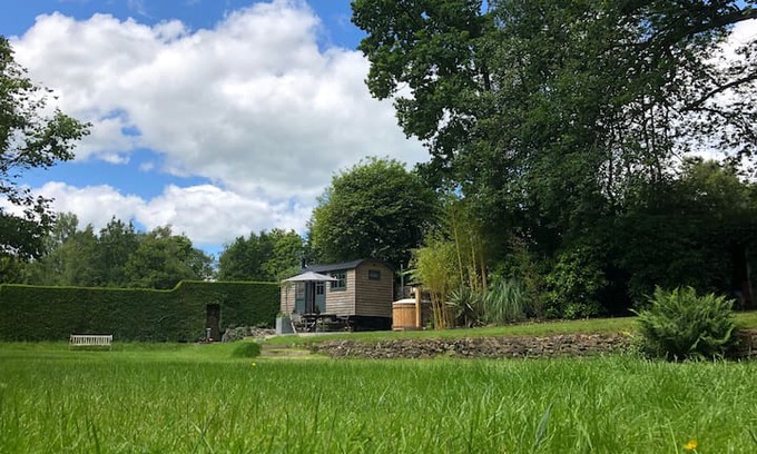 Headley Other | Shepherd's Hide, Hampshire with wood-fired hot tub