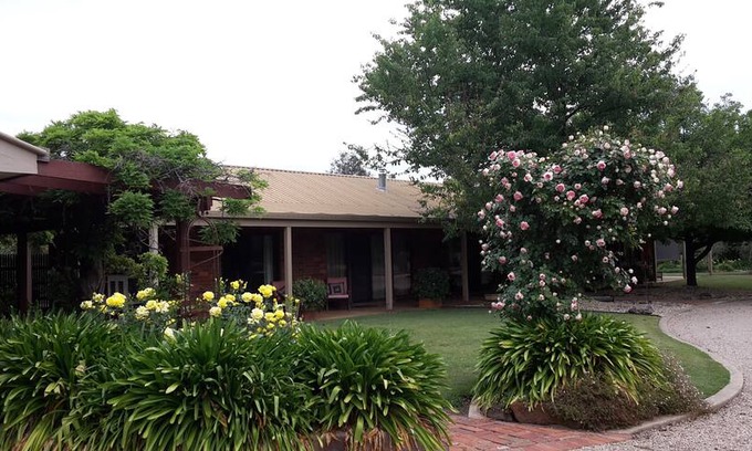 Benalla Bed & Breakfast | Coorong Farm Accommodation North East Victoria