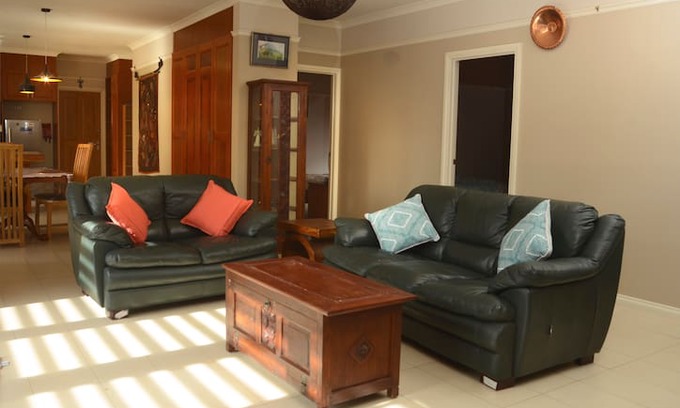 Ainslie House | Pet Friendly Large Modern Ainslie Home