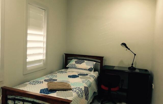 Parramatta Park House | Kathys place on Martyn St - King Single Bed