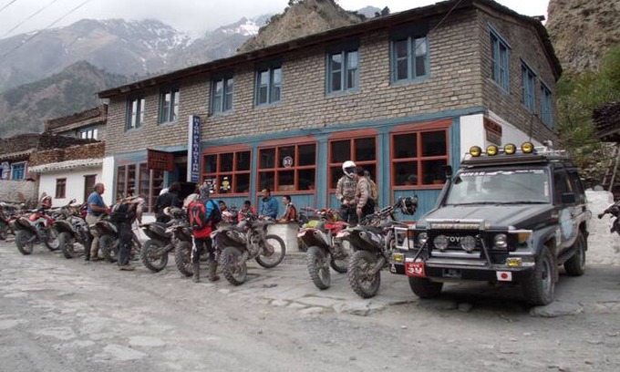 Mustang Hotel | High Plains Inn, Mustang Highway Guesthouse