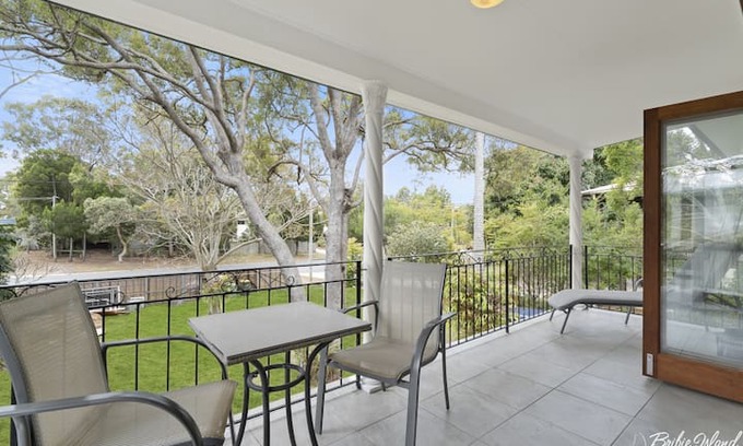 Bongaree House | ALL OF BRIBIE ISLANDS HIGHLIGHTS AT YOUR DOOR STEP