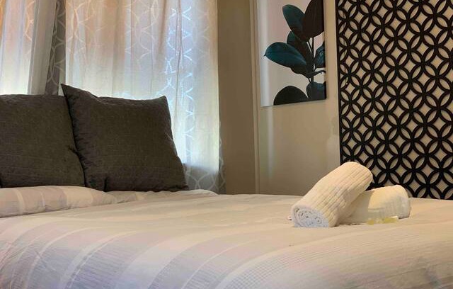 Cowra House | Stylish comfortable room in Cowra - D