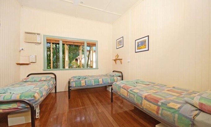 Bungalow Hostel | 2beds in7Share dorm in Tropic Days boutique hostel