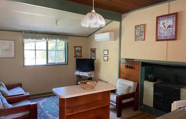 Goughs Bay Cabin | Delatite Historic Cottage -Fernleigh Accommodation