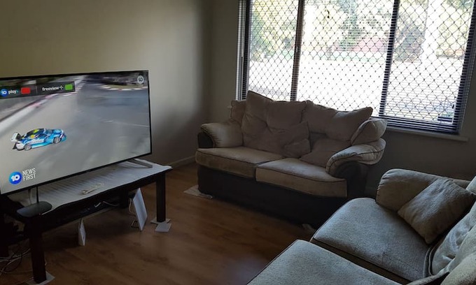 Thornlie House | Cozy place in a busy area with amenities nearby