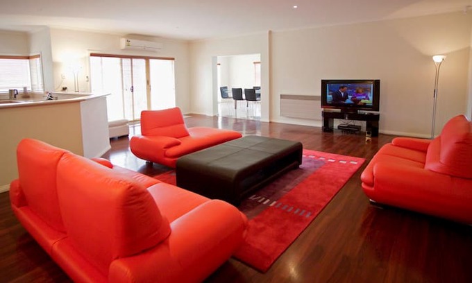 Bulla House | Bulla Holiday House BL (Phone number hidden by Airbnb) .