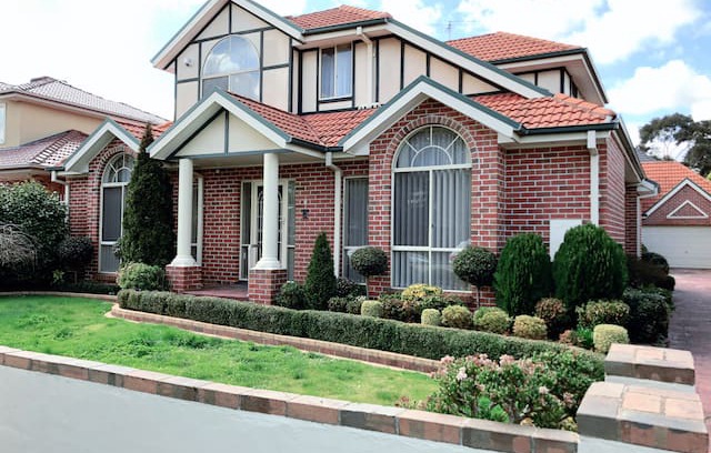 Glen Waverley House | Glen Waverley Center House /华人区中心位置,闹中取静,一切所需步行解决