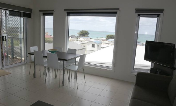 Apollo Bay Cabin | 180 degree ocean view. Beach side Villa.