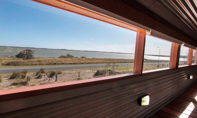 Bonney Cabin | Coorong Aurora - breathtaking waterfront escape