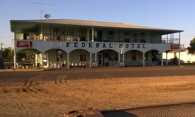 Wallumbilla Hotel | Federal Hotel Room 4 - 1 double, 1 single bed
