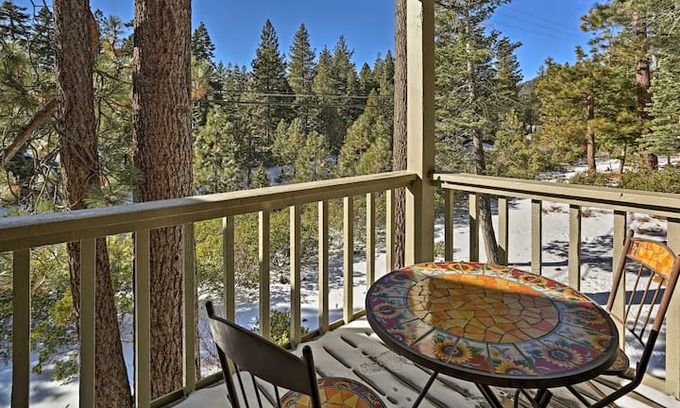 Kings Beach Apartment | Kingswood Condo w/ Pool 6Mi to Ski, 1.5 Mi to Lake