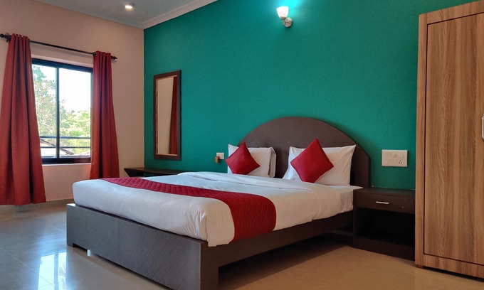 Morjim Hotel | Pleasure River Front