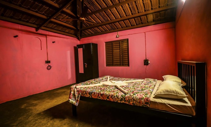 Satara Hotel | Cozy Basic Room in A Picturesque Wada 3