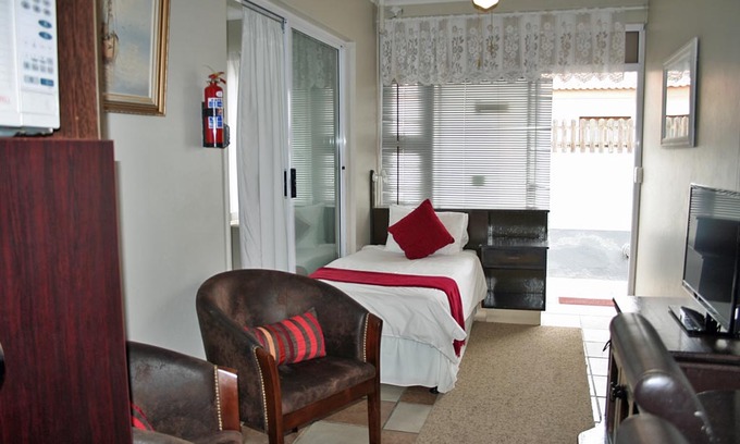 Swakopmund Hotel | Room for 3 Guests - Amarachi Guesthouse in Swakopmund Namibia - Beach in 500m