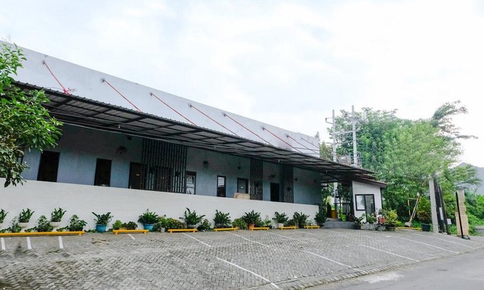 Dinoyo Hotel | RedDoorz @ Bukit Dieng 2