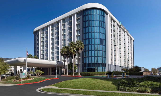 The East Side Hotel | Embassy Suites San Francisco Airport - South San Francisco