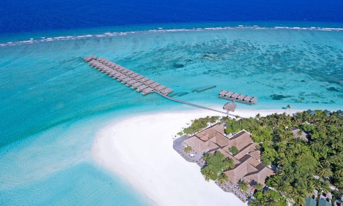Meerufenfushi Hotel | Meeru Island Resort & Spa
