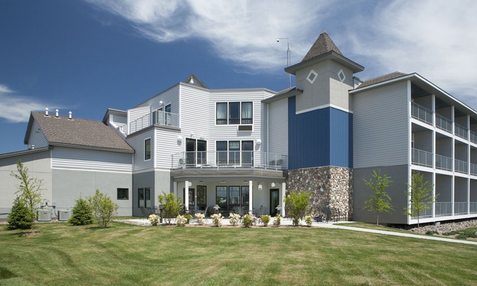 Park Point Hotel | Park Point Marina Inn