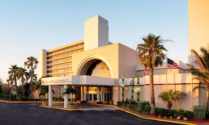 Ocean Park Hotel | DoubleTree Suites by Hilton Melbourne Beach Oceanfront