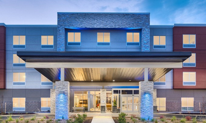 Keizer Hotel | Holiday Inn Express & Suites Salem North - Keizer, an Ihg Hotel