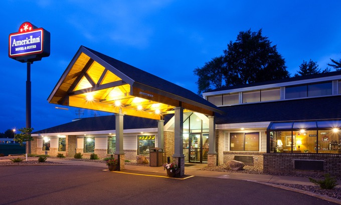 Chippewa Falls Hotel | AmericInn by Wyndham Chippewa Falls