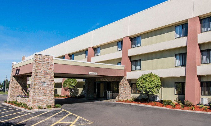 Warren Hotel | Quality Inn & Suites Warren - Detroit