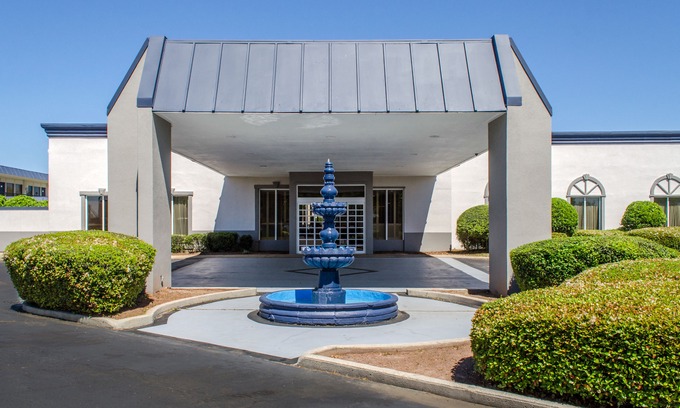 Laurel Hotel | Quality Inn & Suites