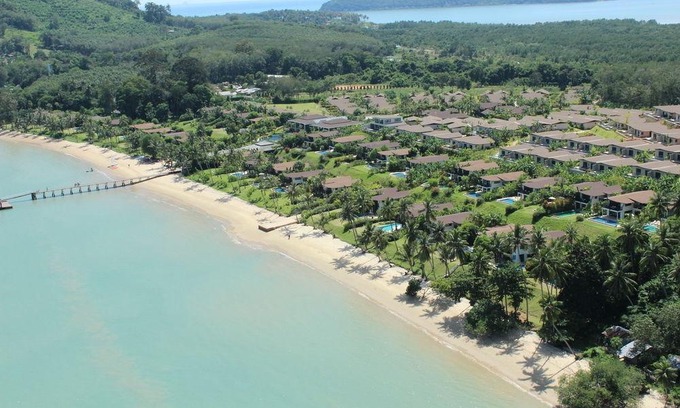 Maprao Island Hotel | The Village Coconut Island Beach Resort Phuket(SHA Extra Plus)