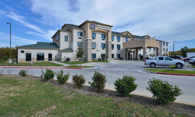 Burleson Hotel | Best Western Plus Burleson Inn & Suites